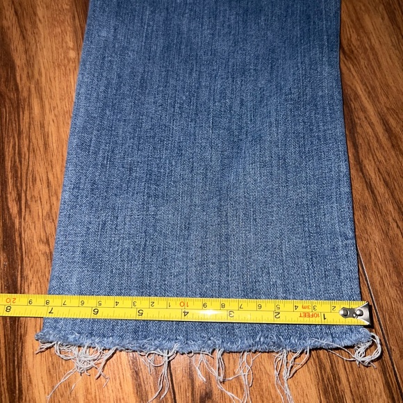 GOOD AMERICAN GOOD STRAIGHT LIGHT WASH DISTRESSED JEANS SIZE 4 25.75” INSEAM - Picture 7 of 8